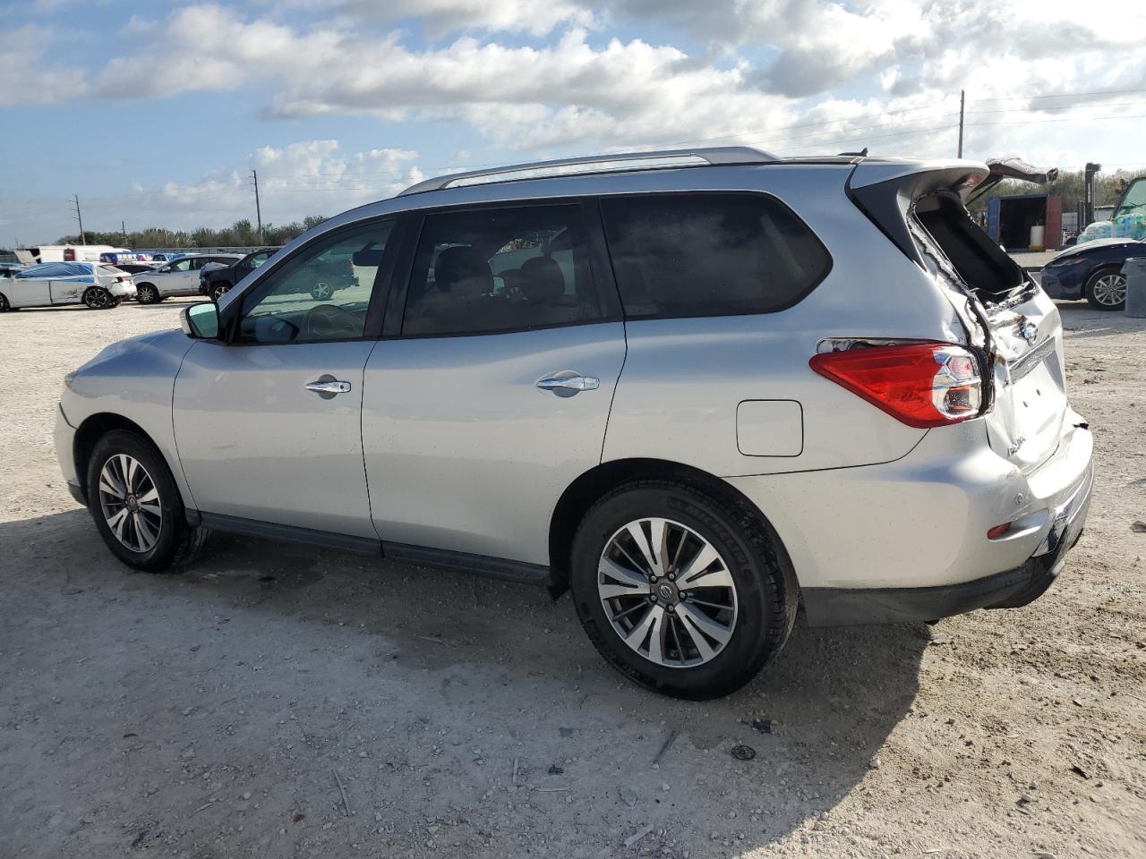 2017 NISSAN PATHFINDER - Image 2