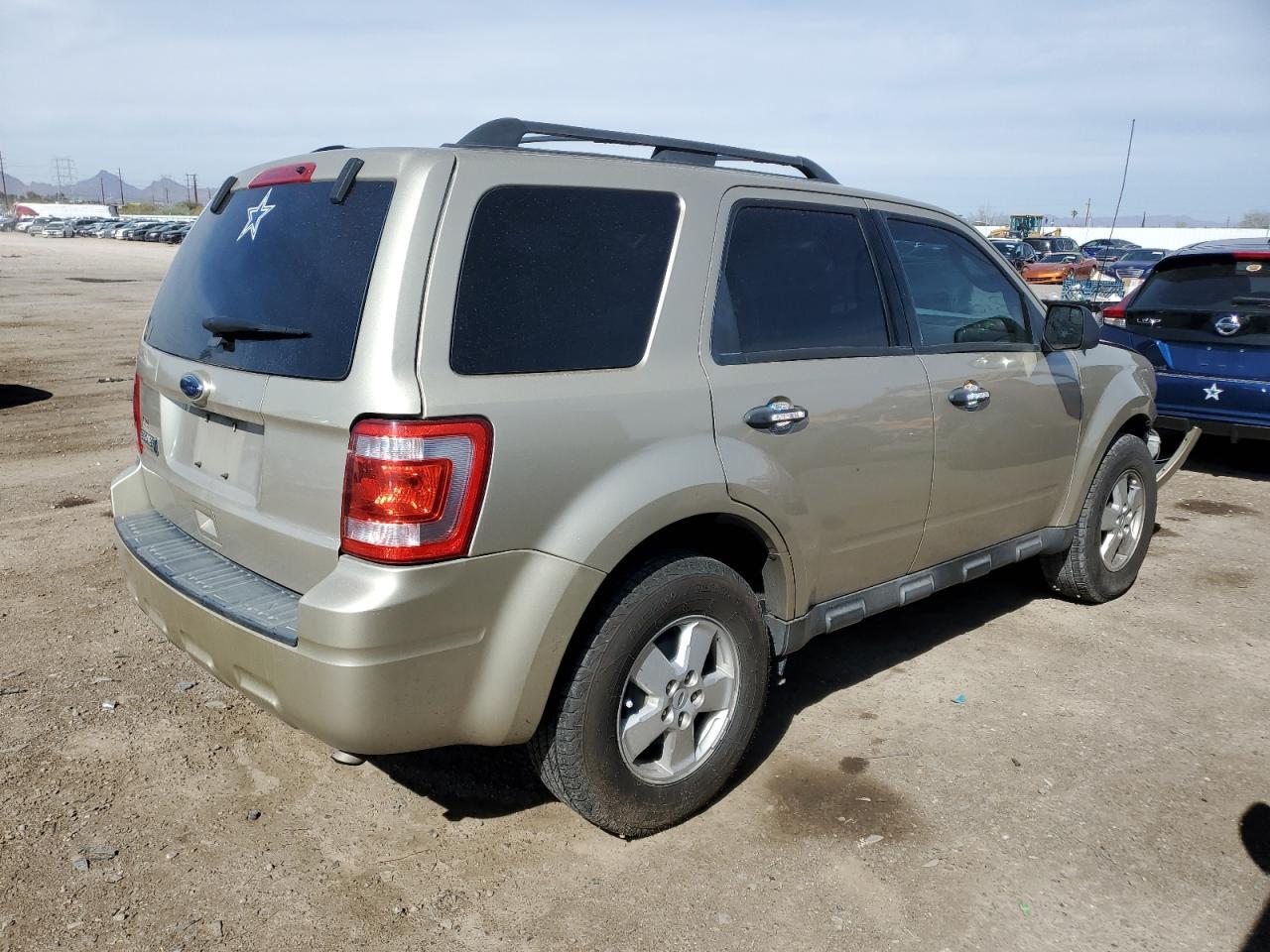 2010 FORD ESCAPE XLT - Image 3