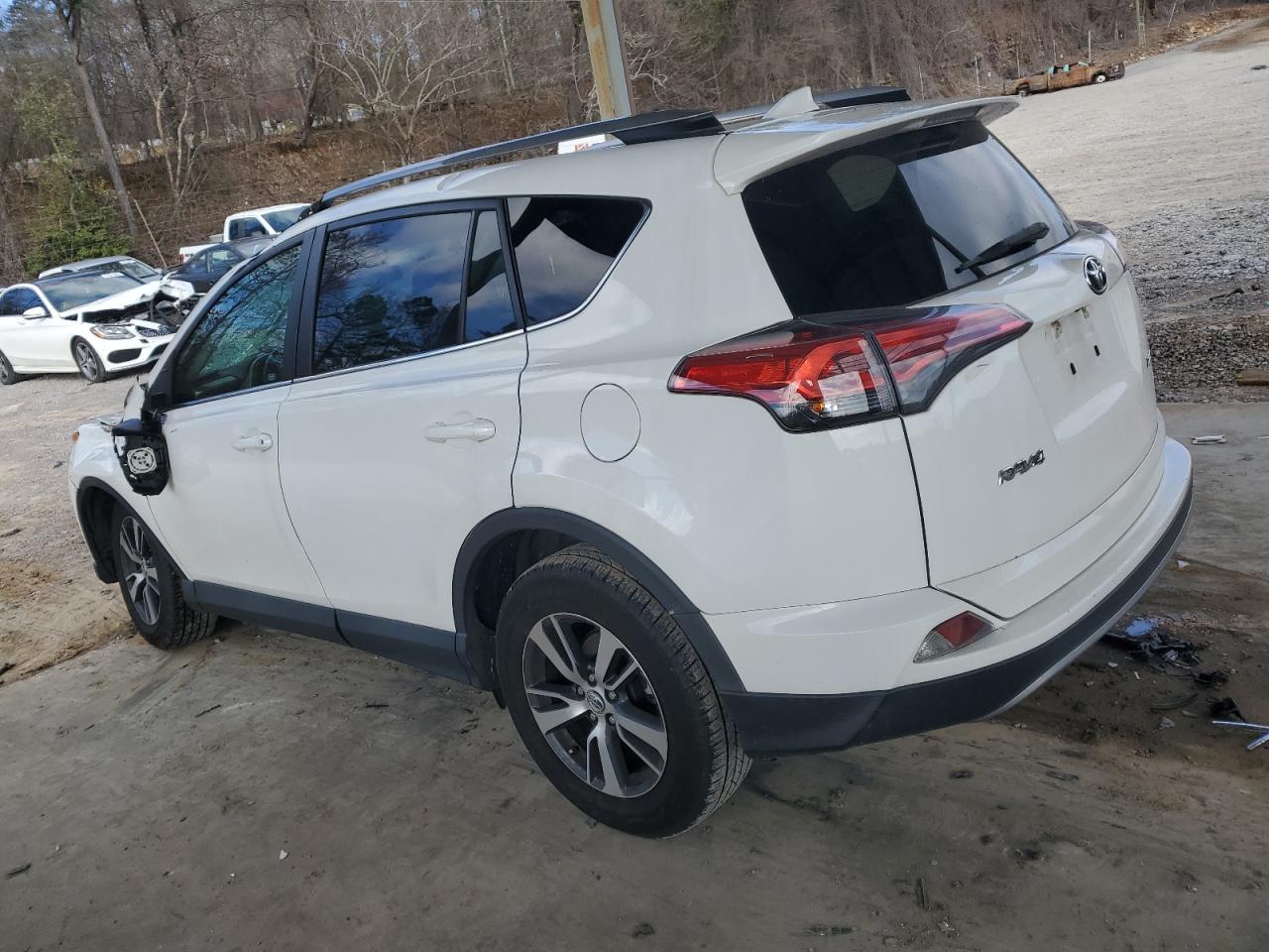 2017 TOYOTA RAV4 XLE - Фото 2