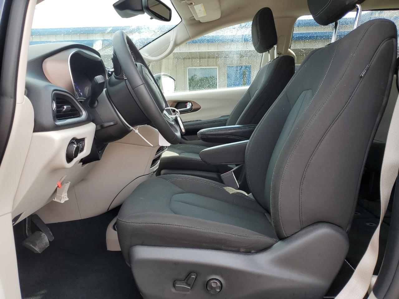 2022 CHRYSLER VOYAGER LX - Фото 7