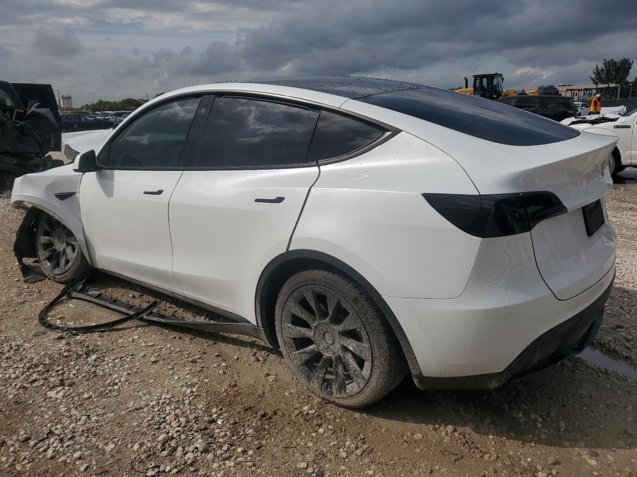 2023 TESLA MODEL Y - Фото 2