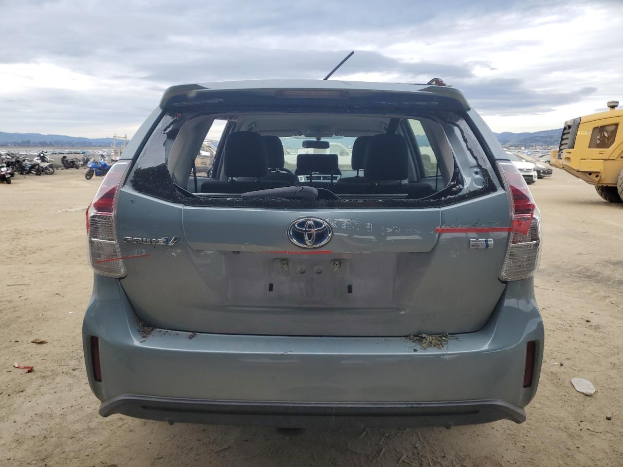 2015 TOYOTA PRIUS V - Image 6