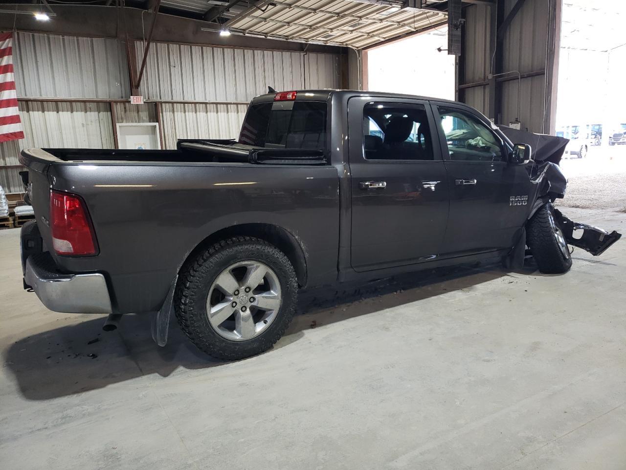 2017 RAM 1500 SLT - Image 3