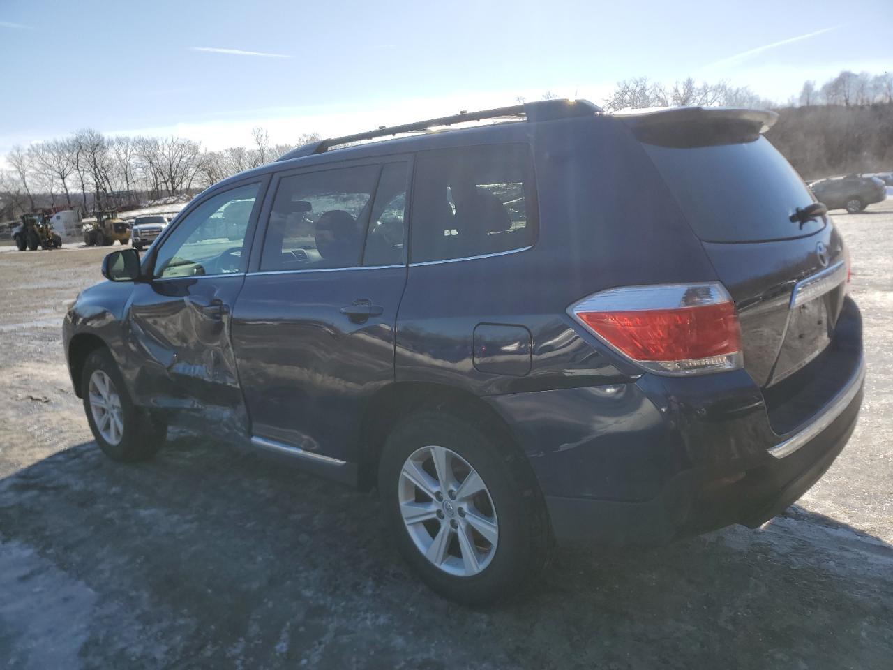 2011 TOYOTA HIGHLANDER - Image 2