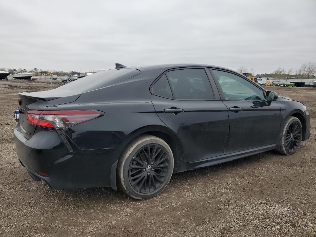 2021 TOYOTA CAMRY SE - Image 3
