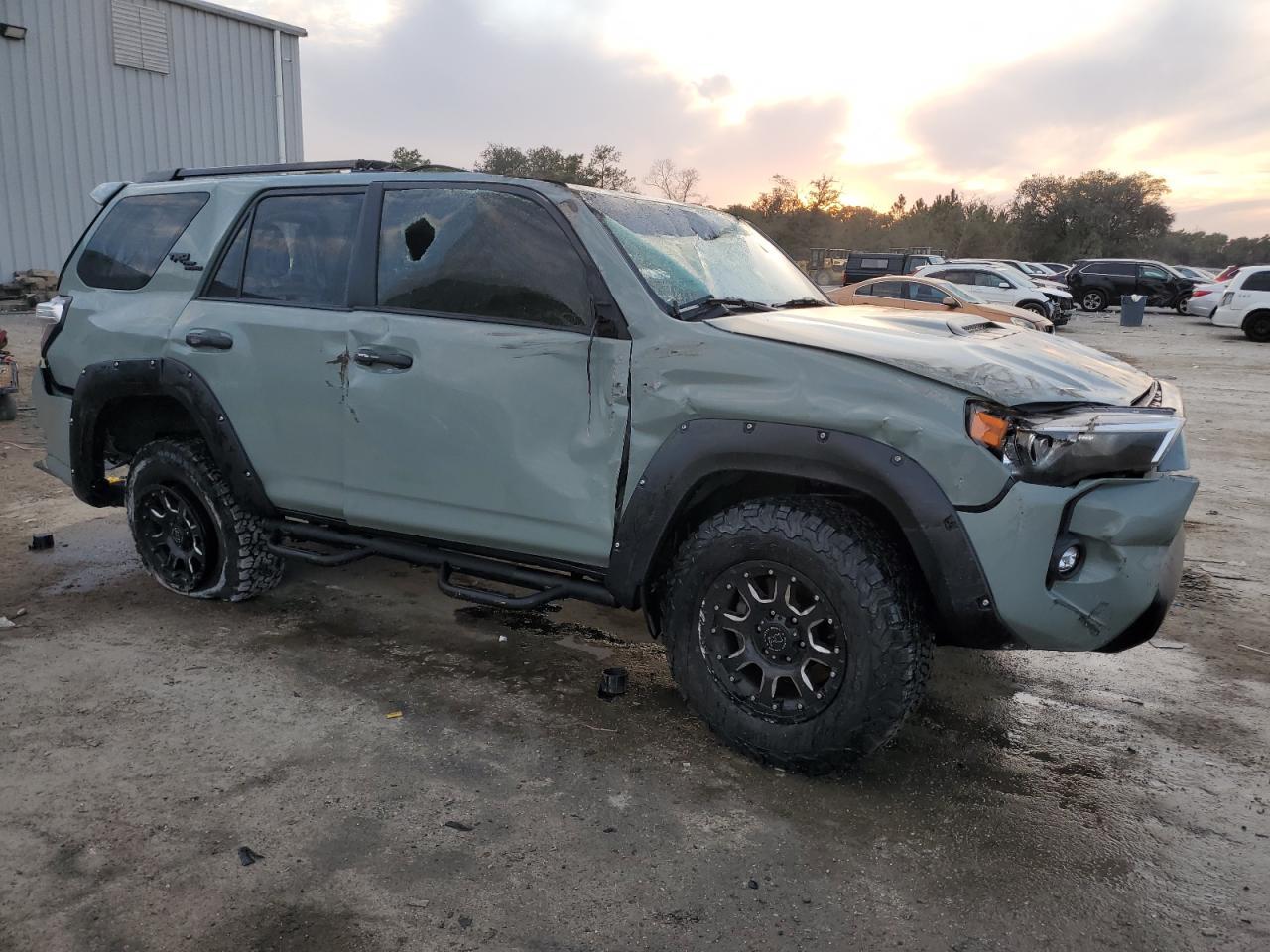 2022 TOYOTA 4RUNNER SR - Фото 4