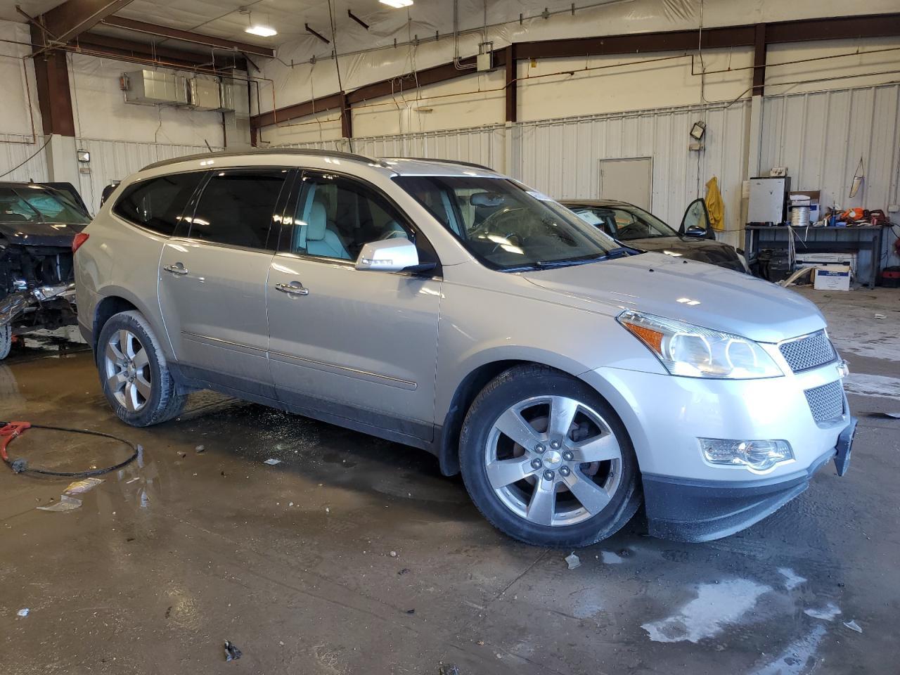 2011 CHEVROLET TRAVERSE L - Фото 4