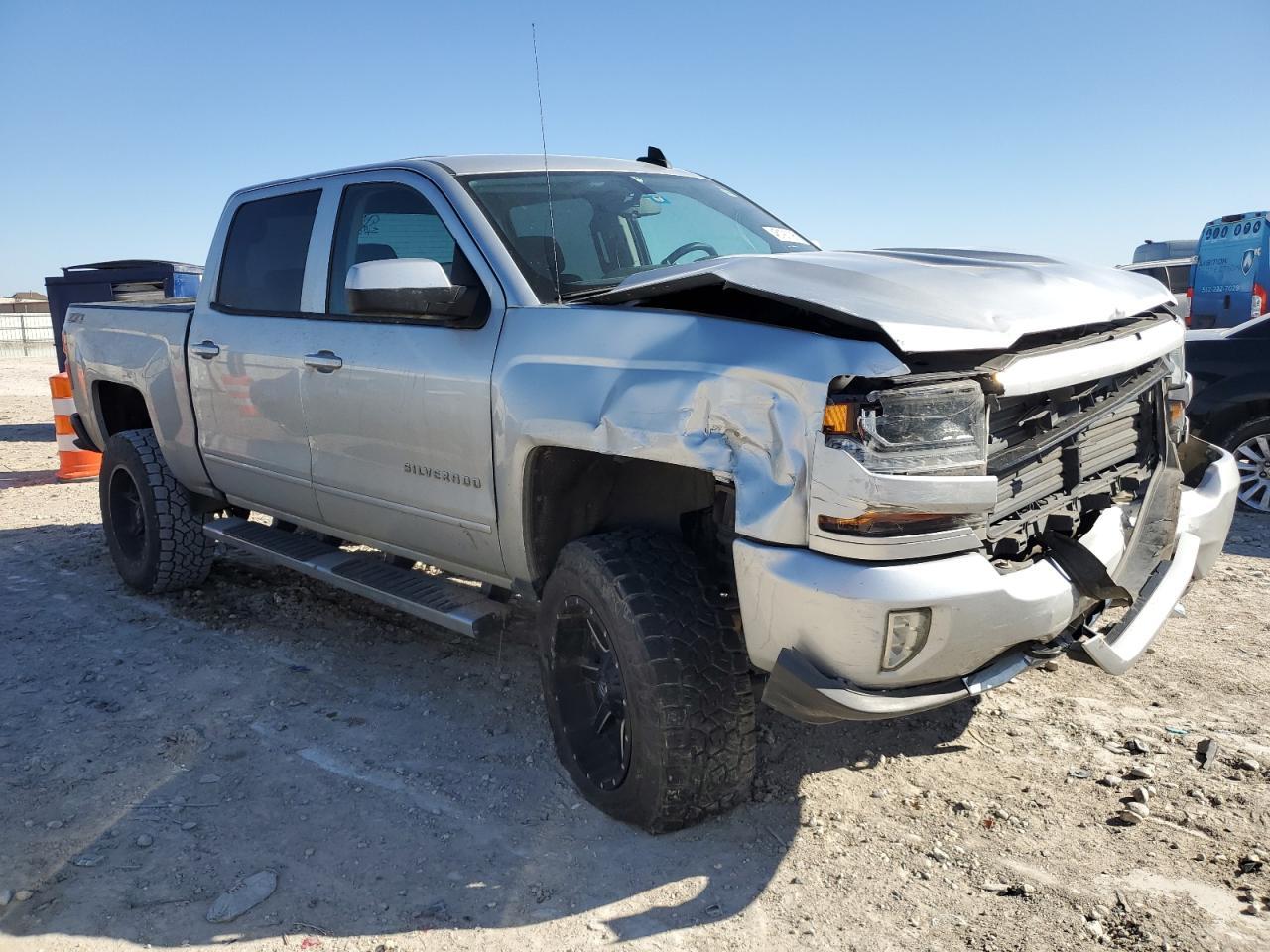 2017 CHEVROLET SILVERADO - Image 4