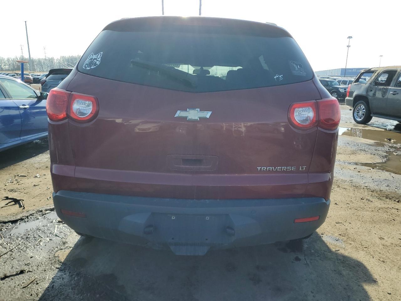 2011 CHEVROLET TRAVERSE L - Фото 6