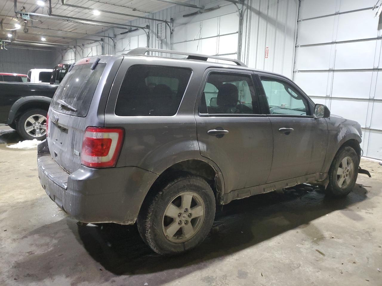 2010 FORD ESCAPE XLT - Image 3