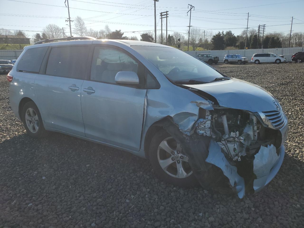 2015 TOYOTA SIENNA LE - Фото 4