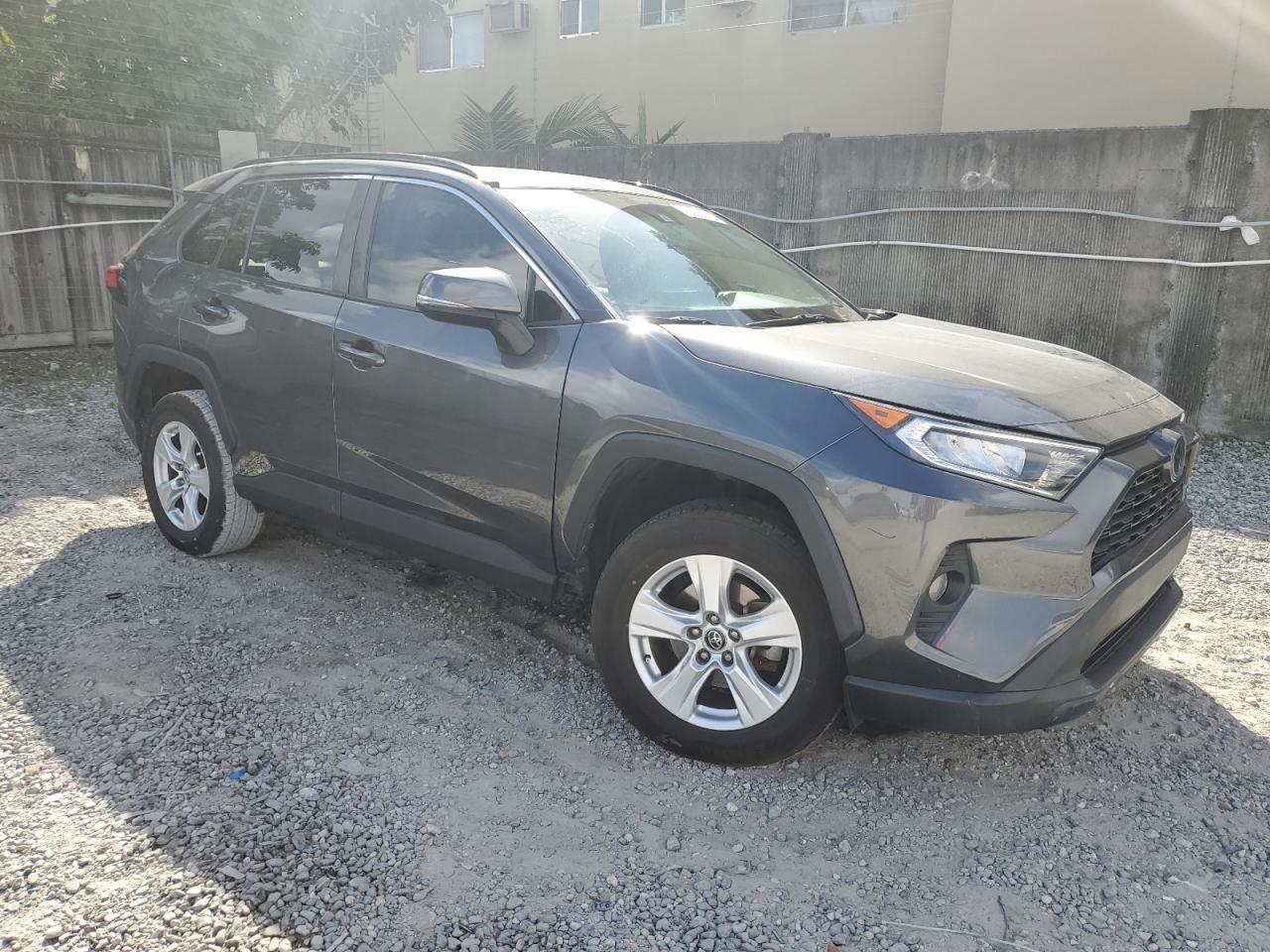 2020 TOYOTA RAV4 XLE - Фото 4