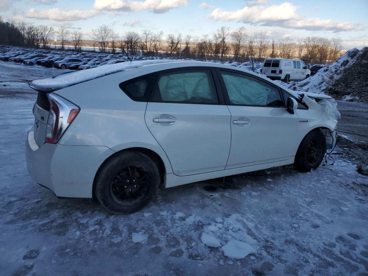 2015 TOYOTA PRIUS - Фото 3