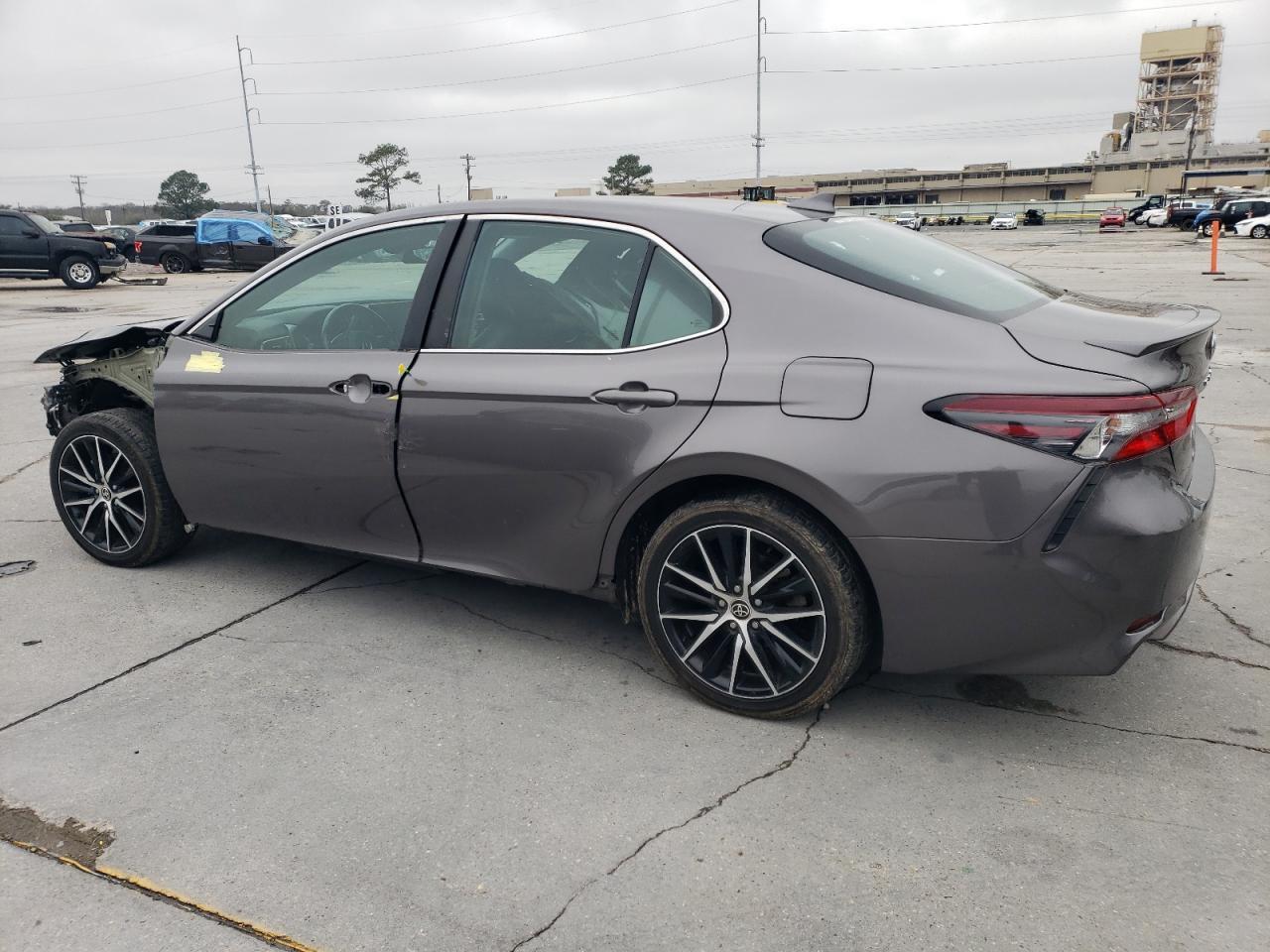 2021 TOYOTA CAMRY SE - Фото 2