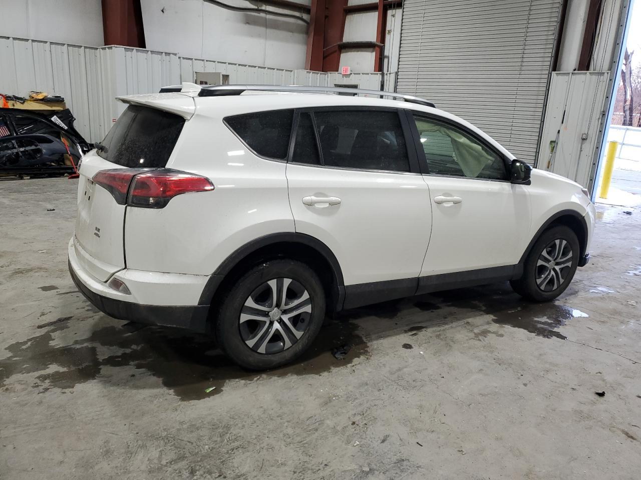 2017 TOYOTA RAV4 LE - Image 3