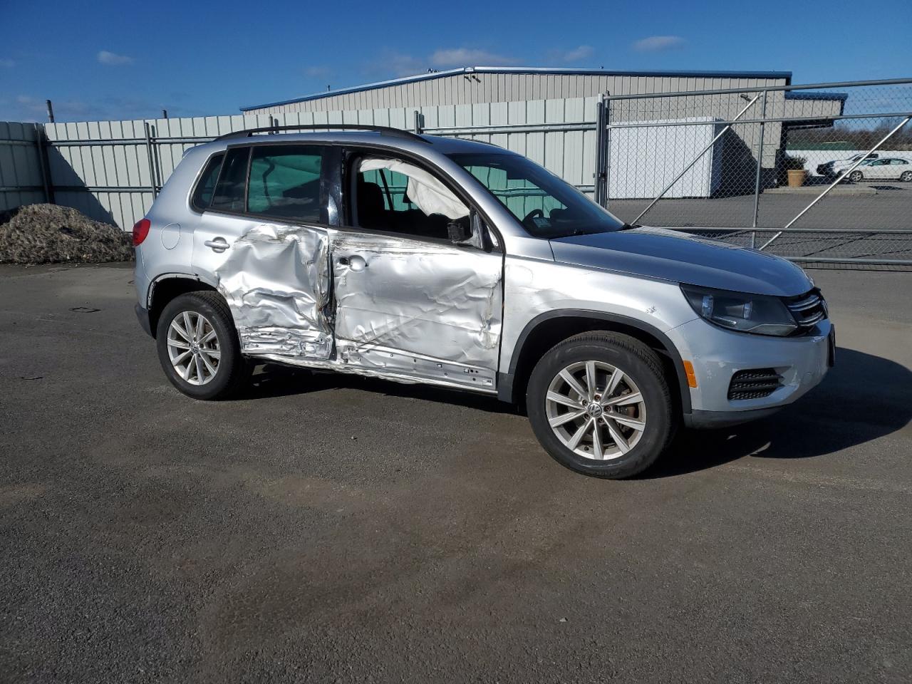 2015 VOLKSWAGEN TIGUAN S - Фото 4