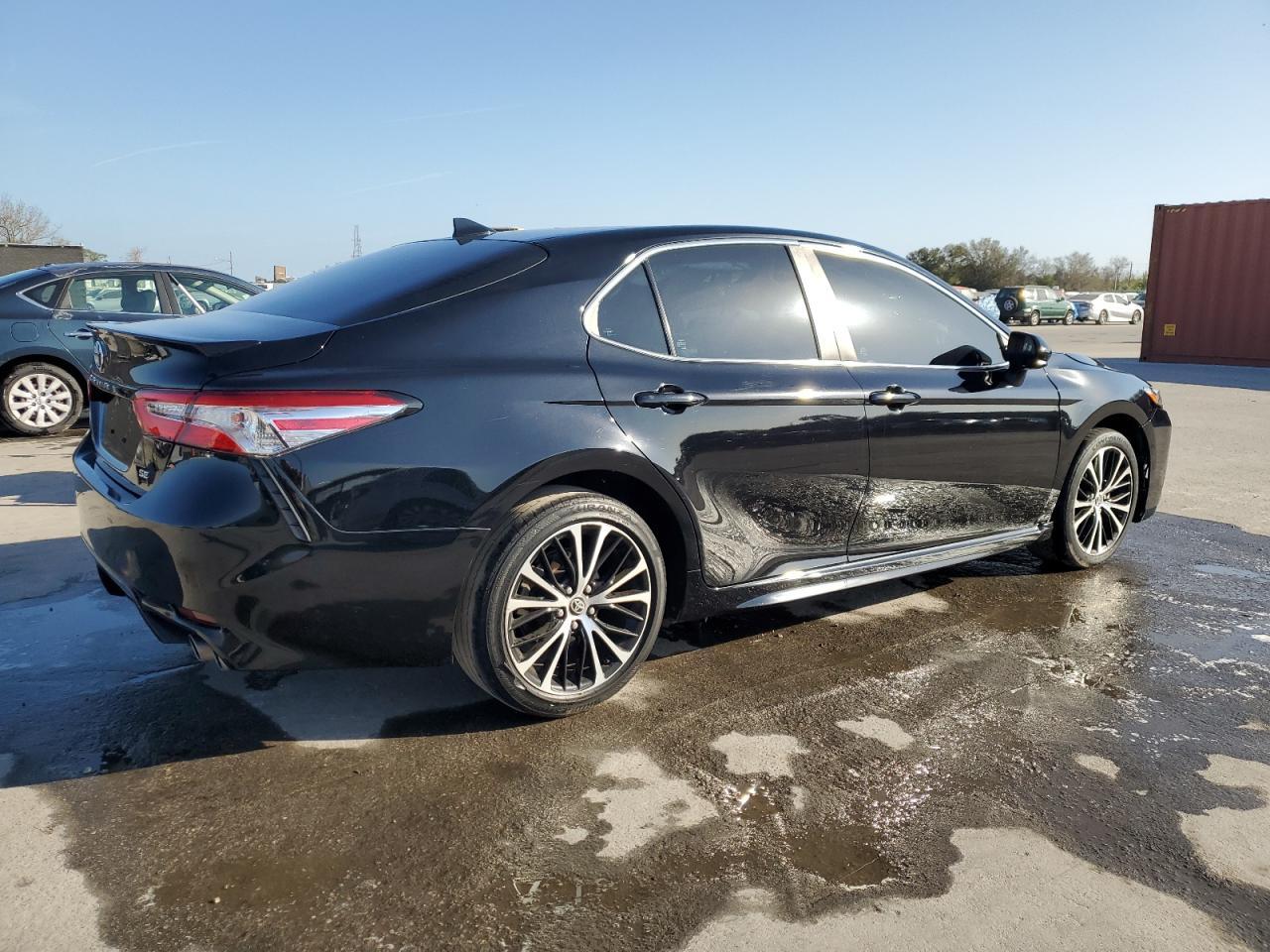 2020 TOYOTA CAMRY SE - Фото 3