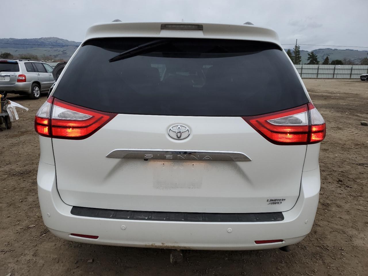 2015 TOYOTA SIENNA XLE - Фото 6