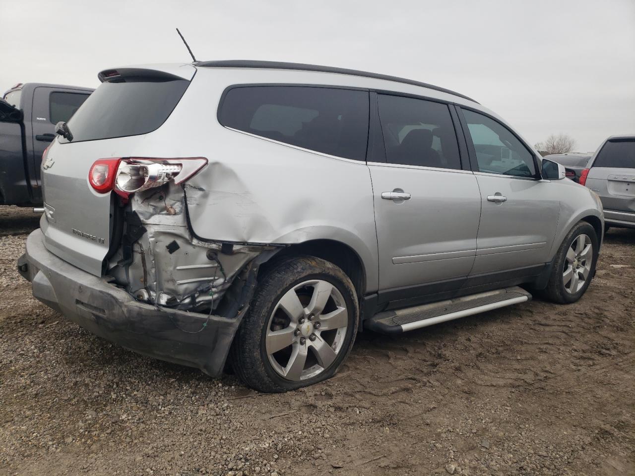 2011 CHEVROLET TRAVERSE L - Фото 3