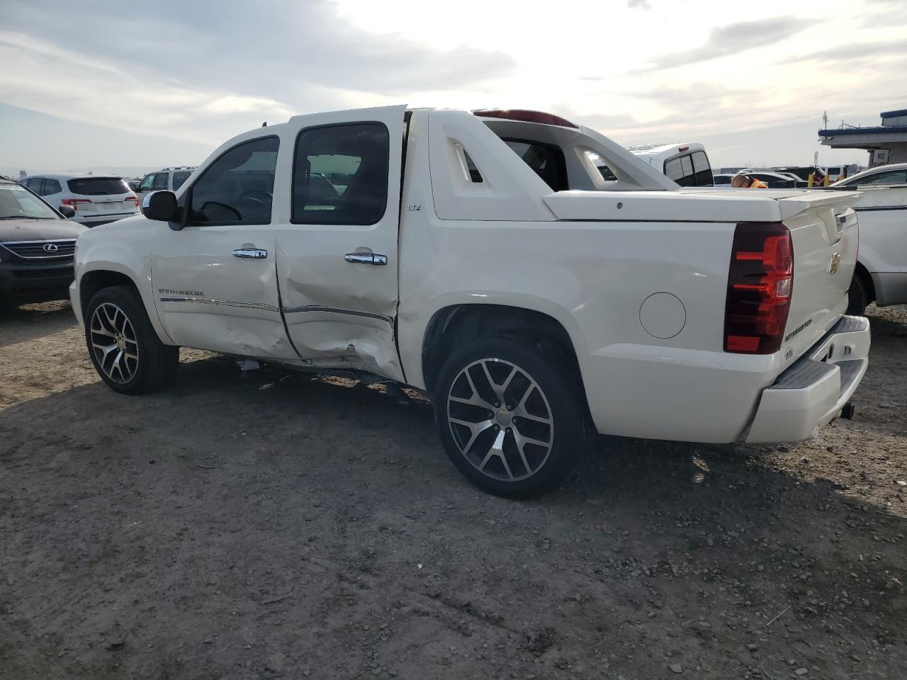 2012 CHEVROLET AVALANCHE - Фото 2