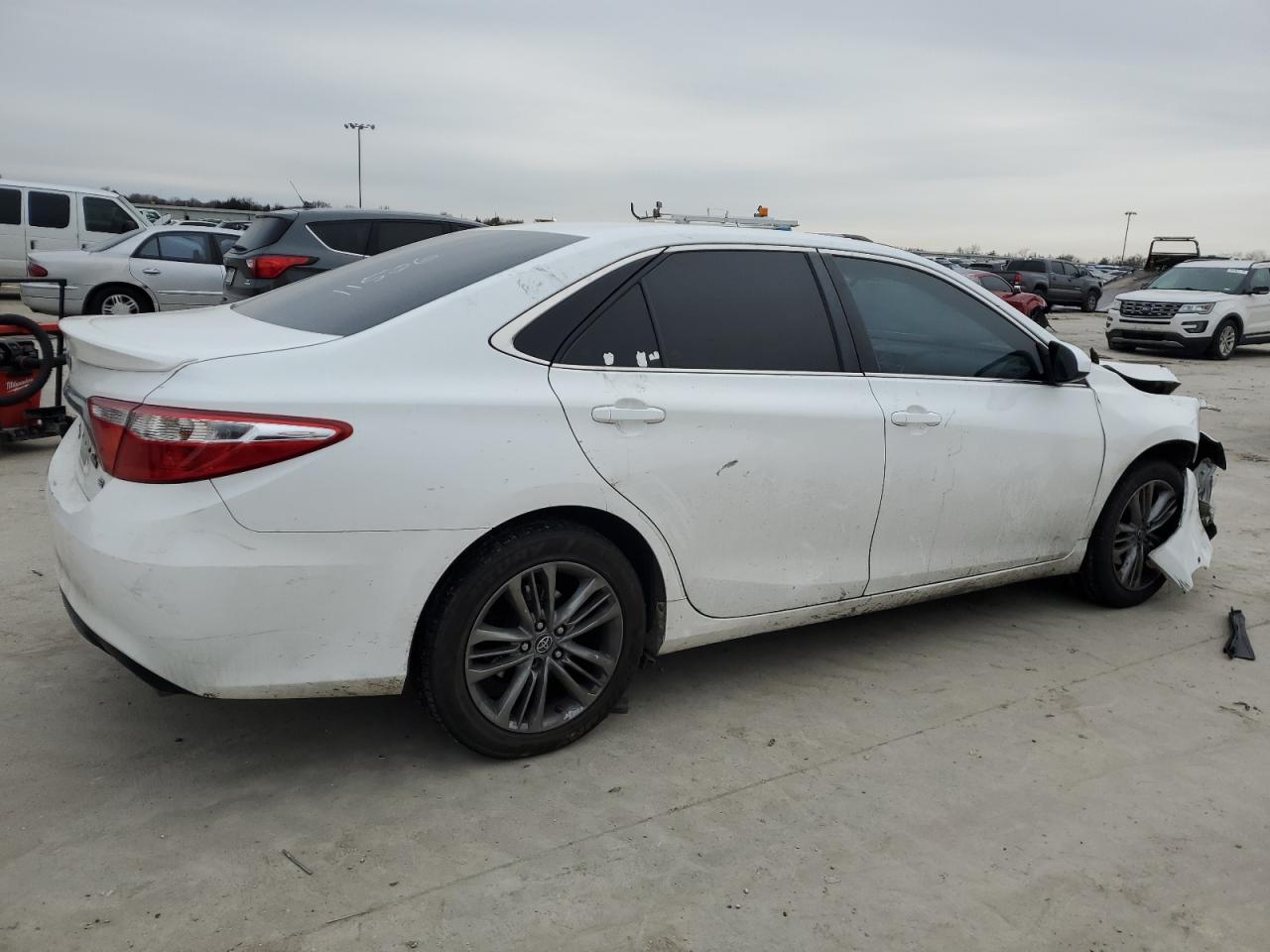 2015 TOYOTA CAMRY LE - Image 3