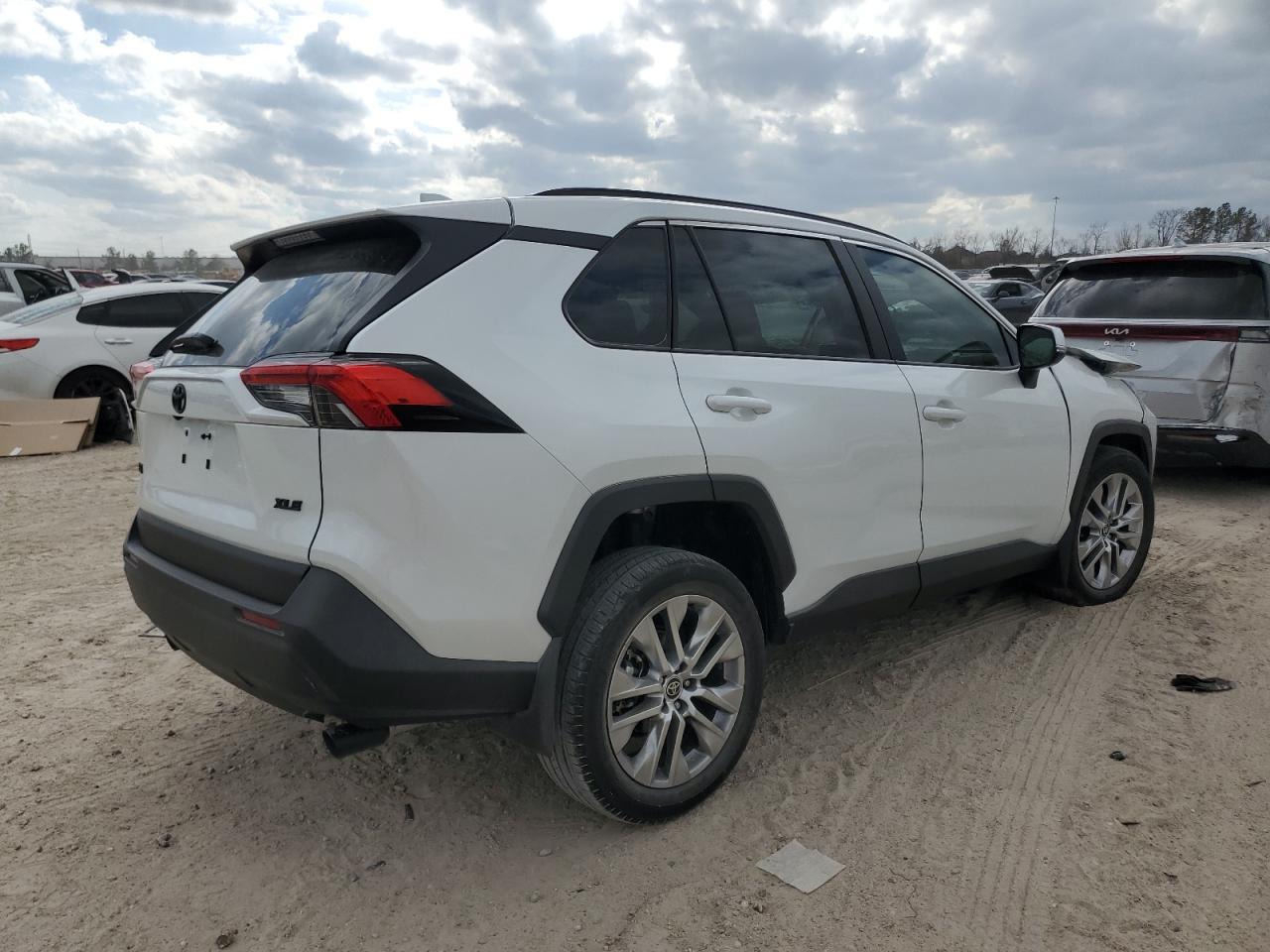 2024 TOYOTA RAV4 XLE P - Image 3