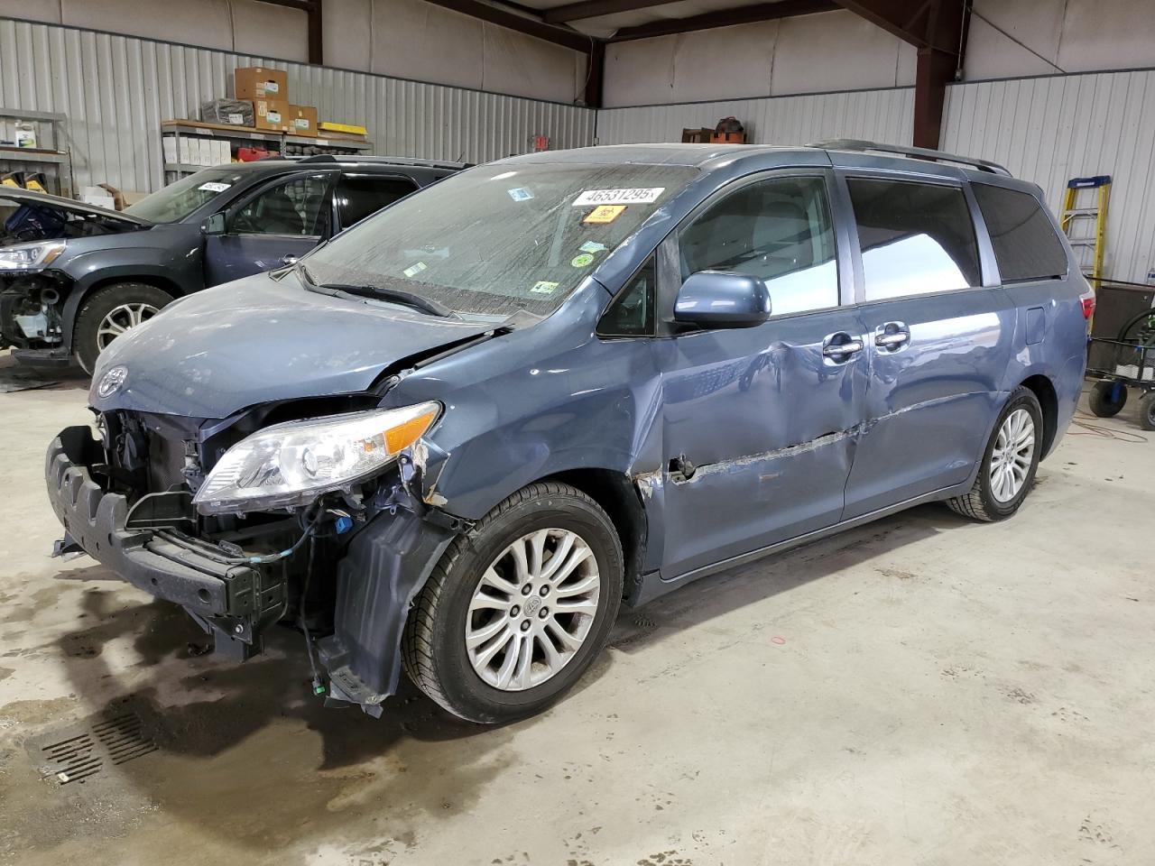 2015 TOYOTA SIENNA XLE