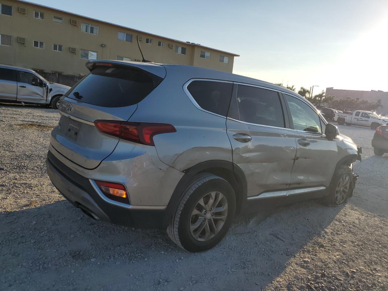 2020 HYUNDAI SANTA FE S - Image 3
