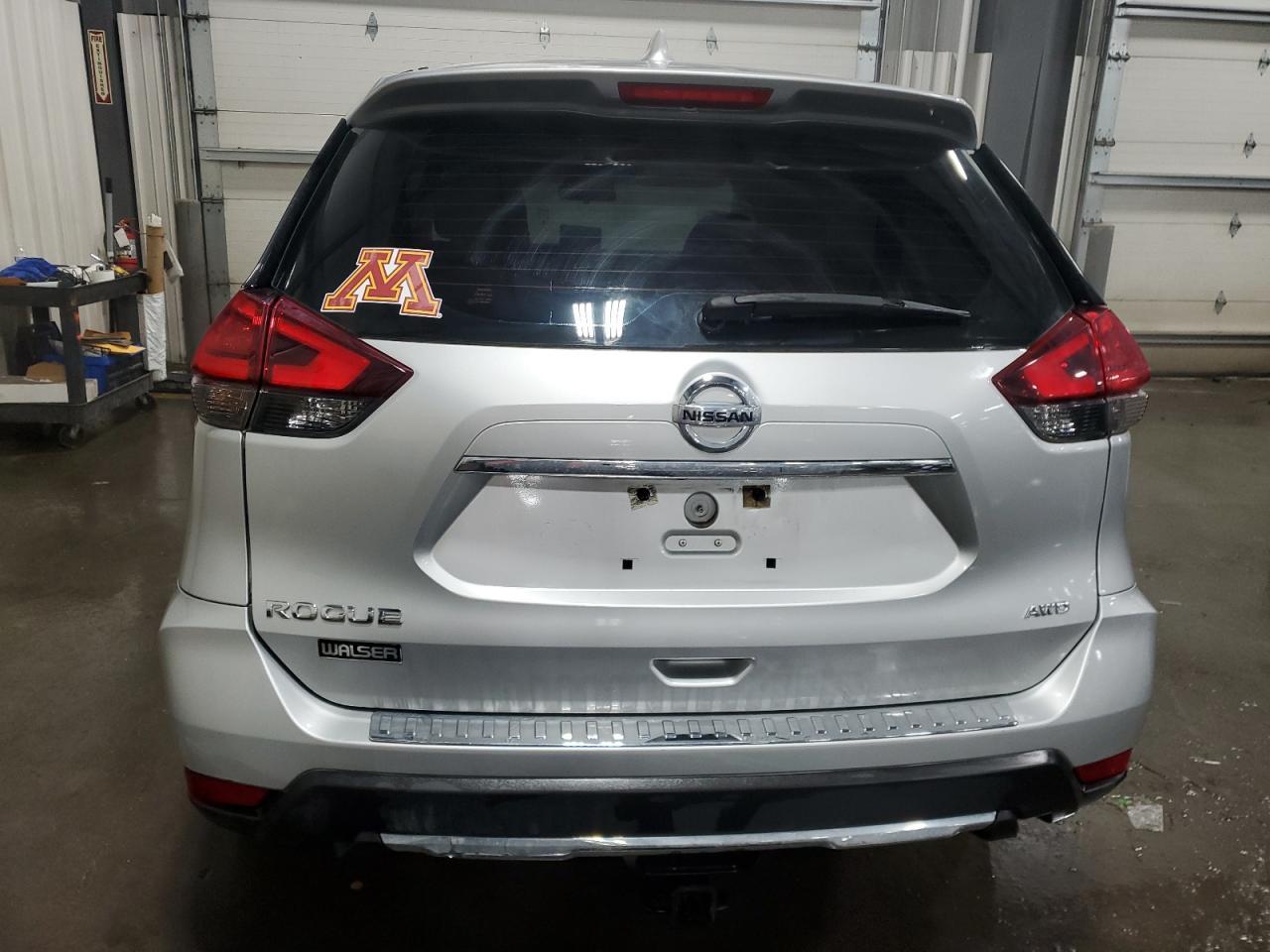 2017 NISSAN ROGUE SV - Фото 6