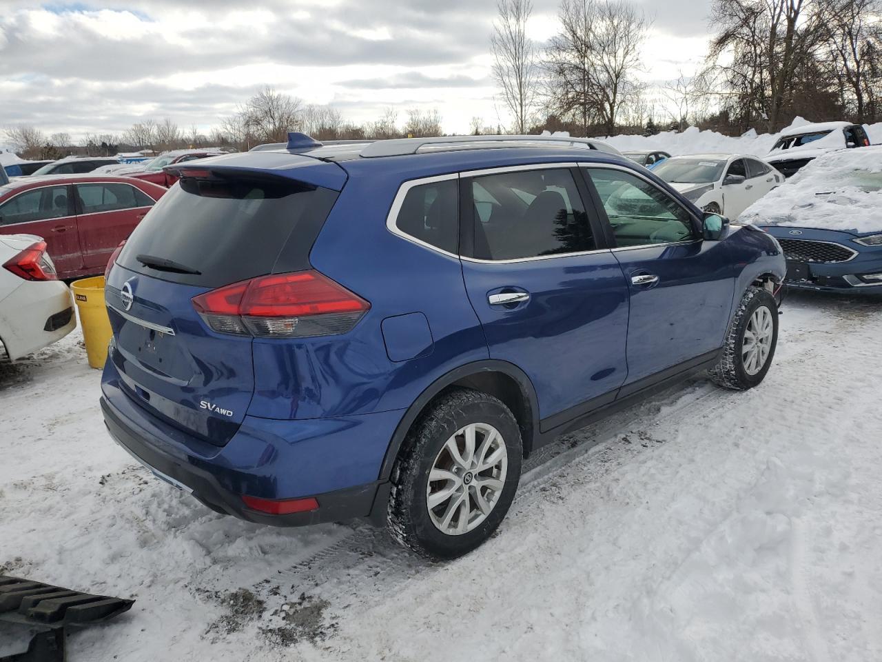 2017 NISSAN ROGUE SV - Image 3
