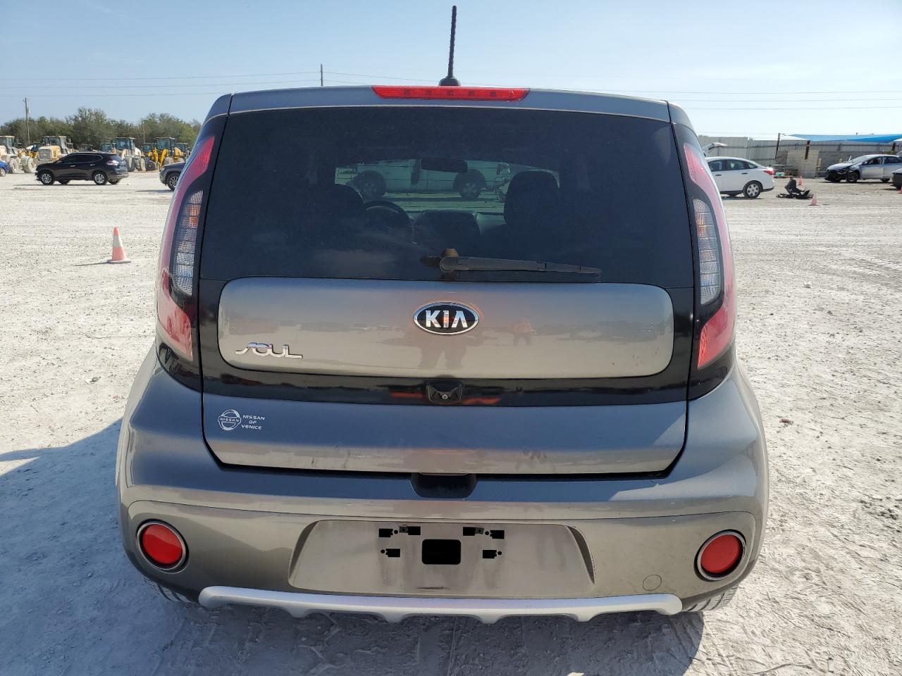 2017 KIA SOUL + - Фото 6