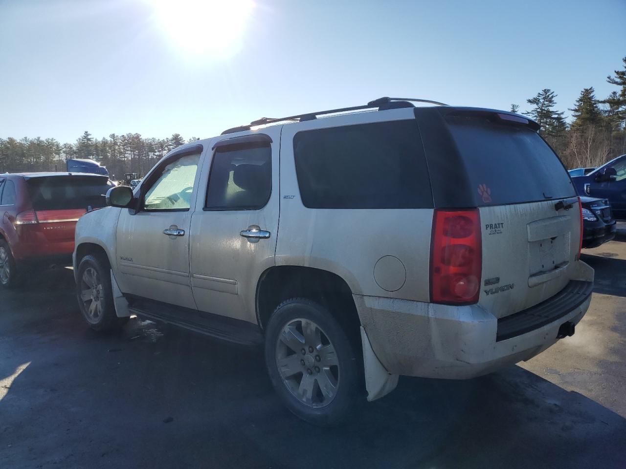 2012 GMC YUKON SLT - Image 2