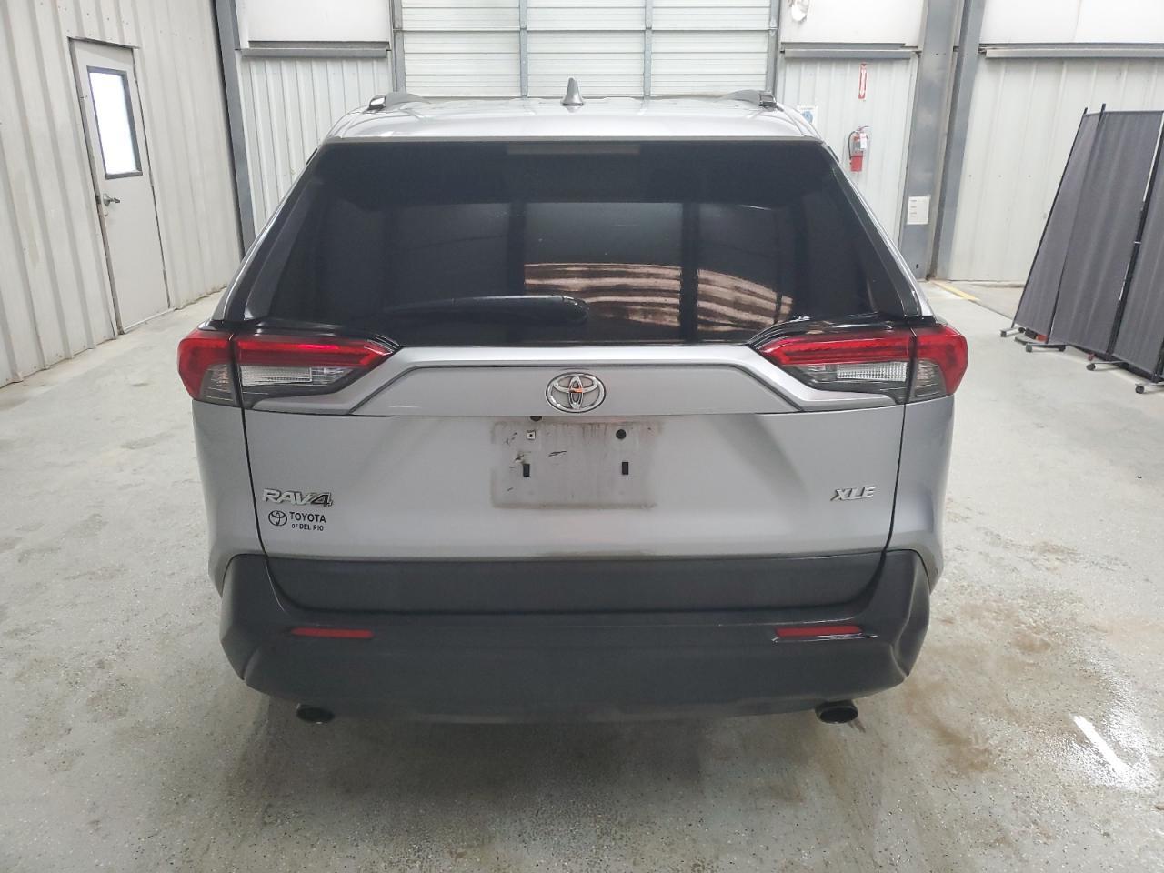 2019 TOYOTA RAV4 XLE P - Фото 6