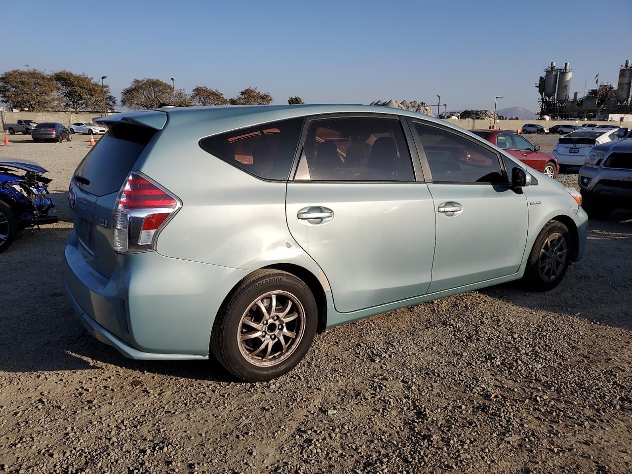 2015 TOYOTA PRIUS V - Image 3