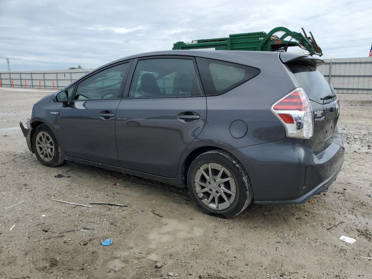 2016 TOYOTA PRIUS V - Image 2