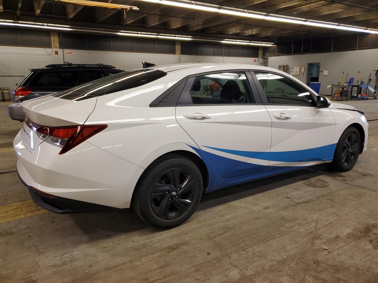 2023 HYUNDAI ELANTRA SE - Image 3