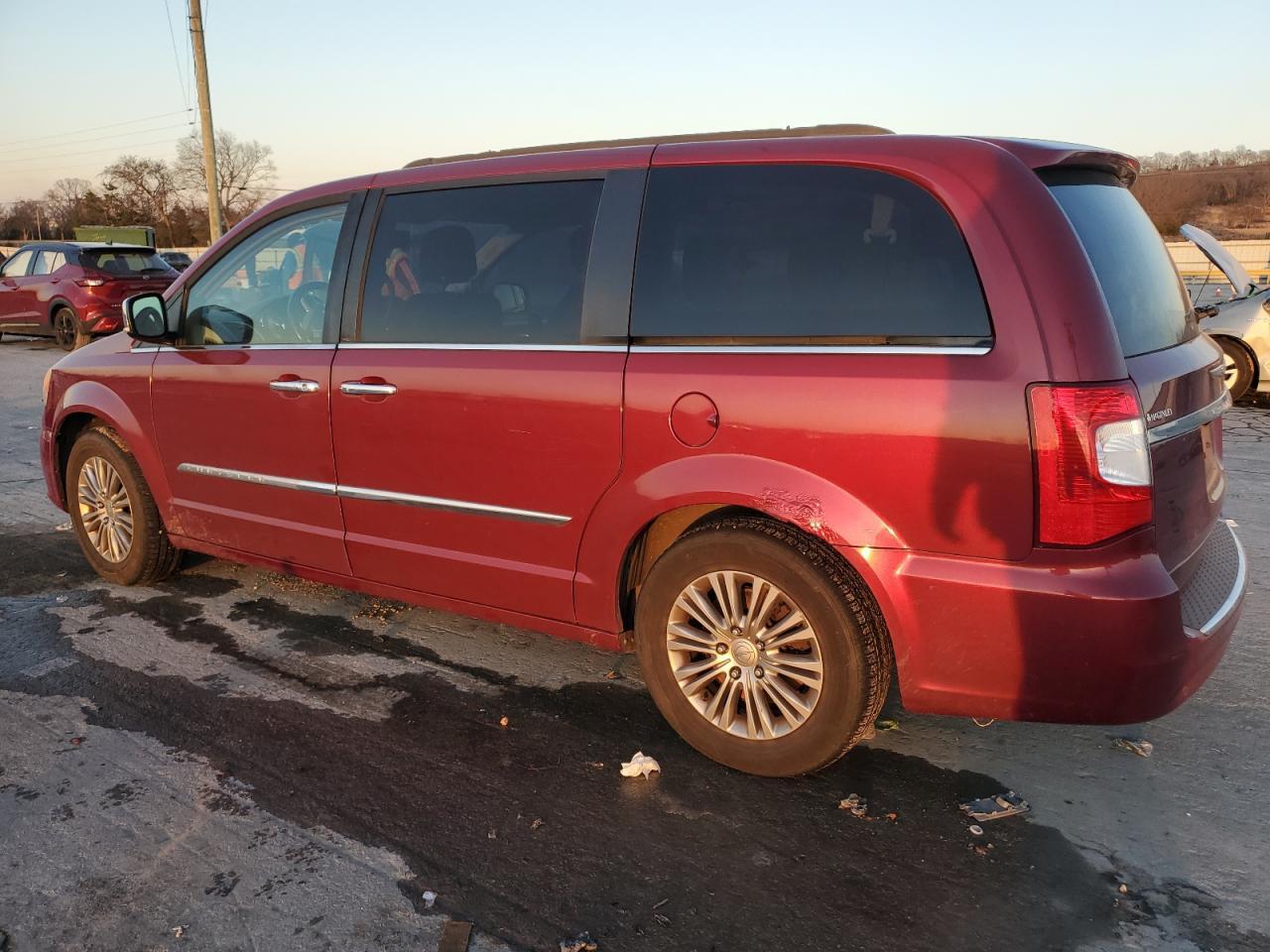 2014 CHRYSLER TOWN & COU - Image 2