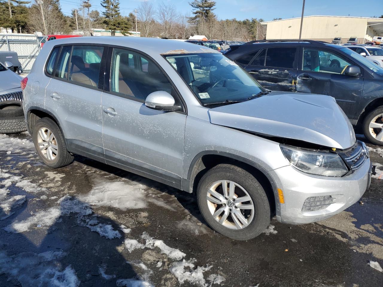 2014 VOLKSWAGEN TIGUAN S - Фото 4