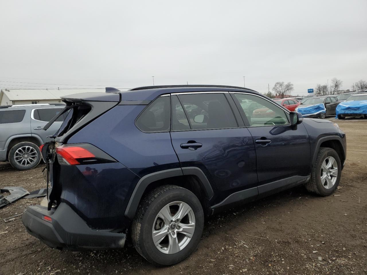 2020 TOYOTA RAV4 XLE - Image 3