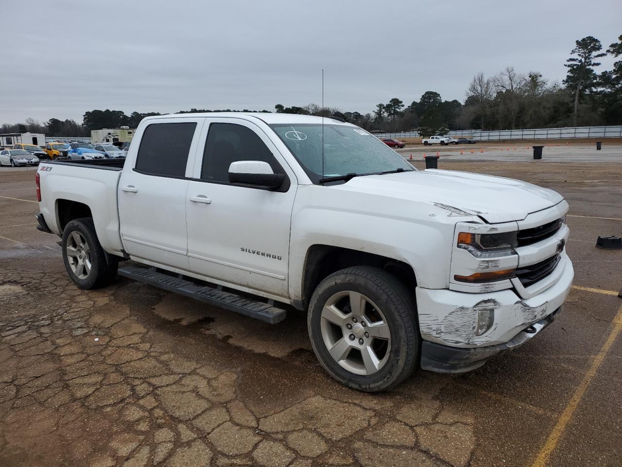 2017 CHEVROLET SILVERADO - Image 4