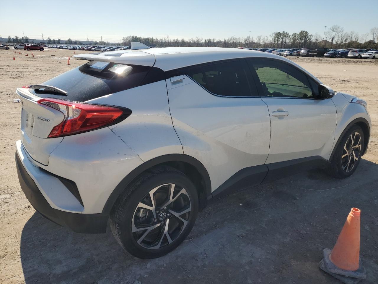 2019 TOYOTA C-HR XLE - Фото 3