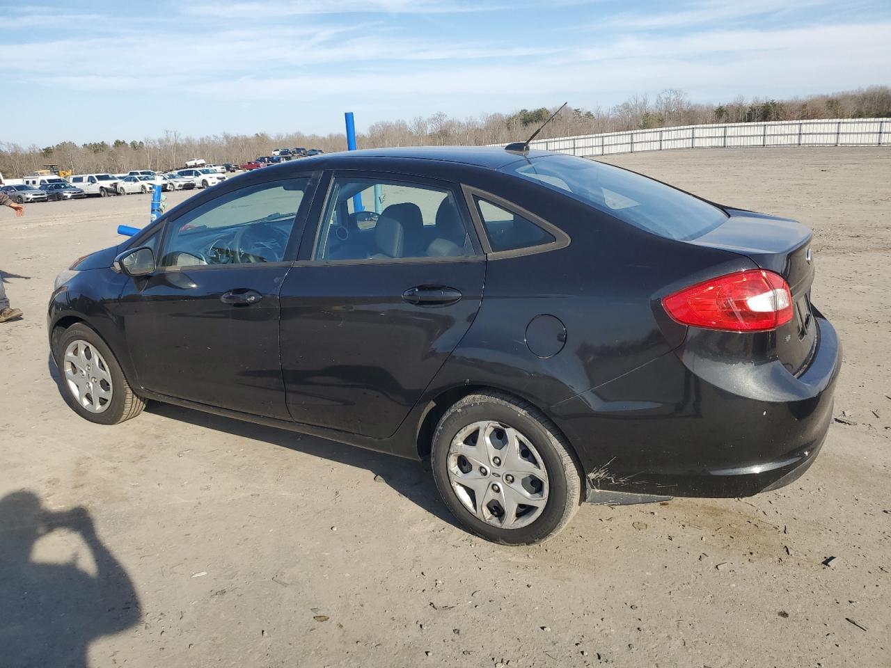 2013 FORD FIESTA SE - Фото 2
