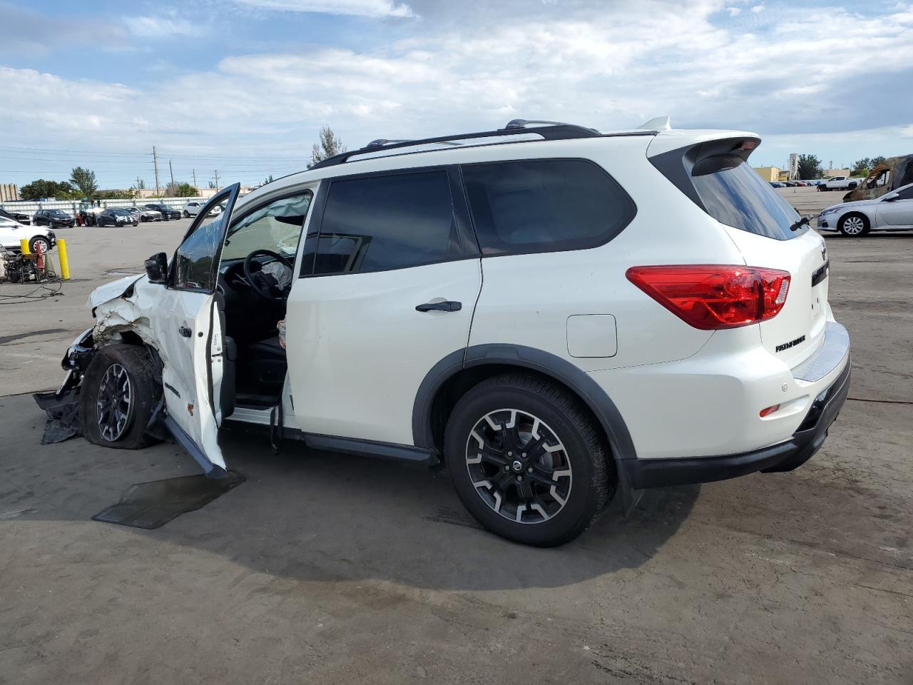 2019 NISSAN PATHFINDER - Фото 2