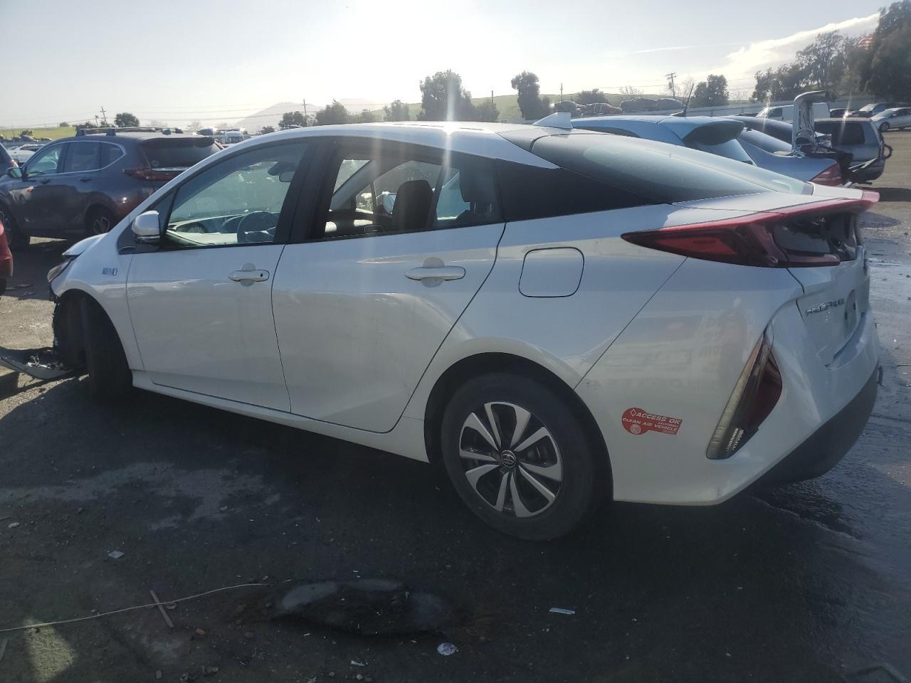 2018 TOYOTA PRIUS PRIM - Image 2