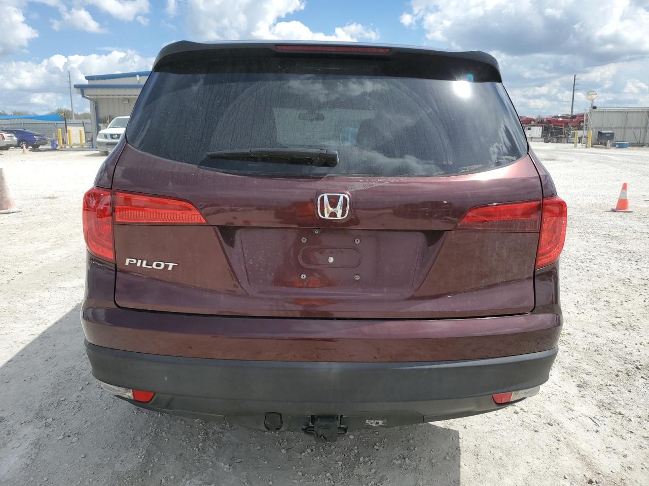2017 HONDA PILOT LX - Image 6