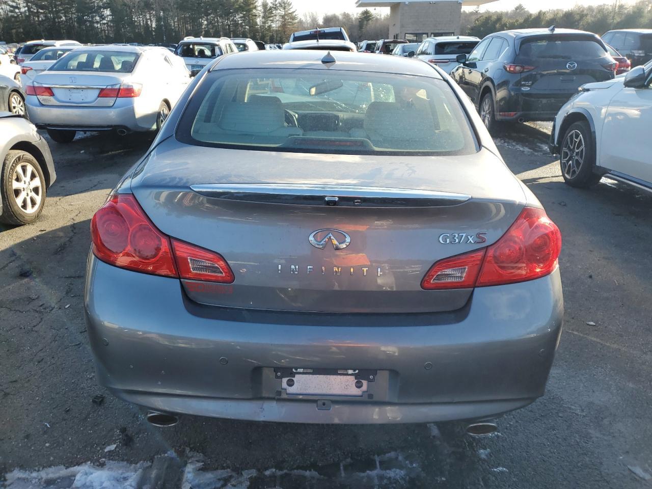 2012 INFINITI G37 - Image 6