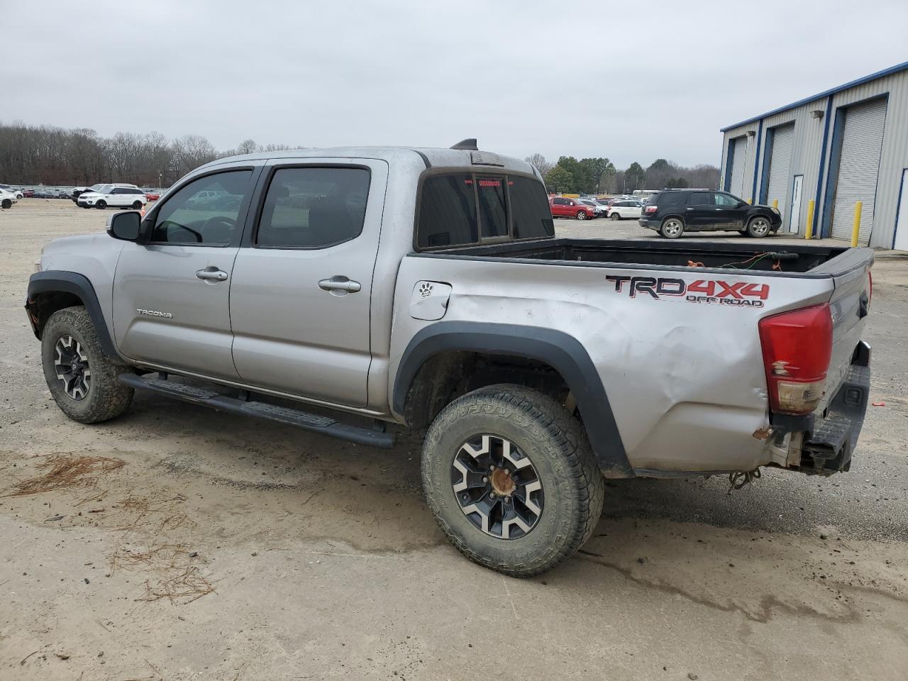 2016 TOYOTA TACOMA DOU - Фото 2