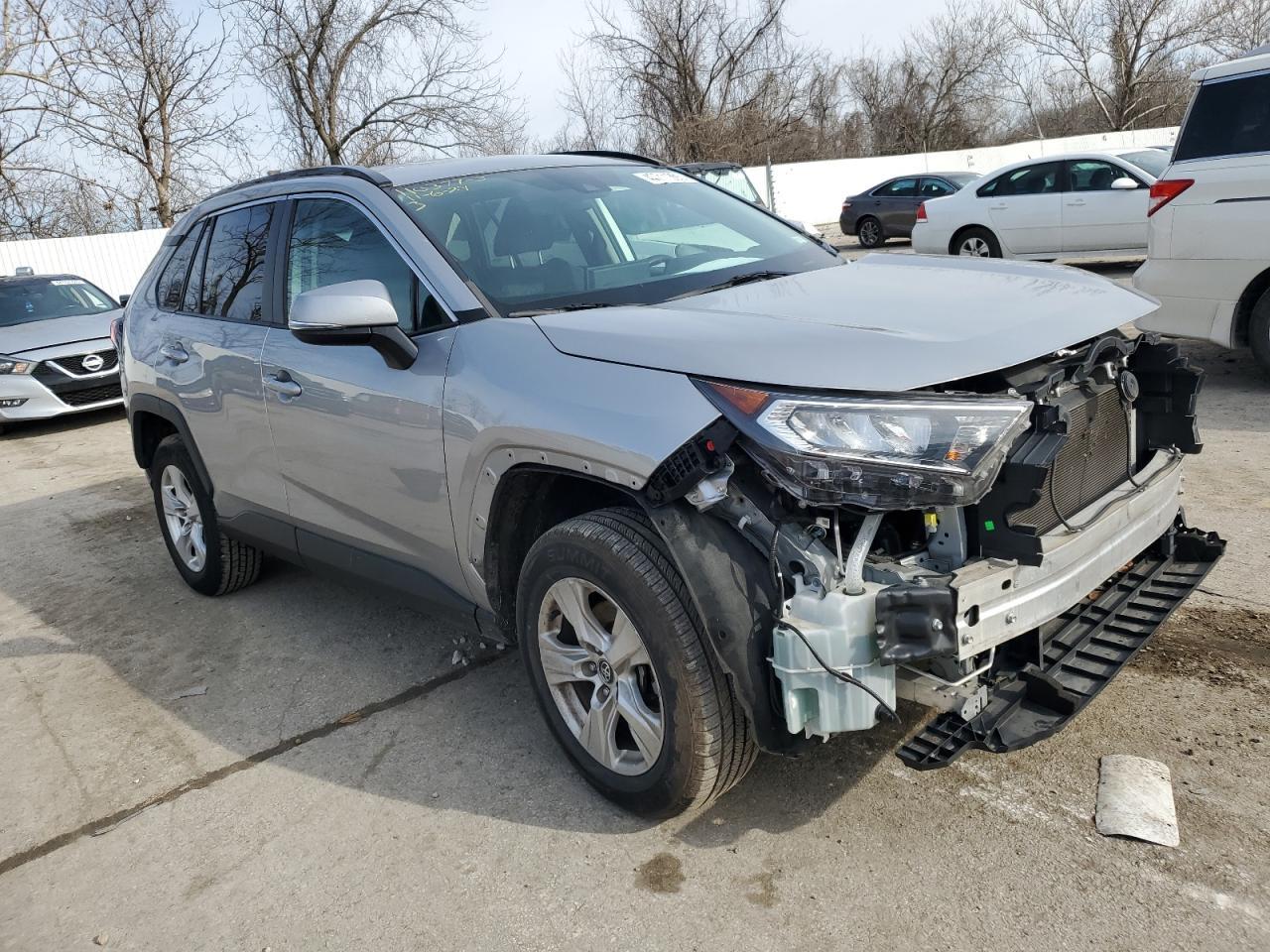 2020 TOYOTA RAV4 XLE - Фото 4