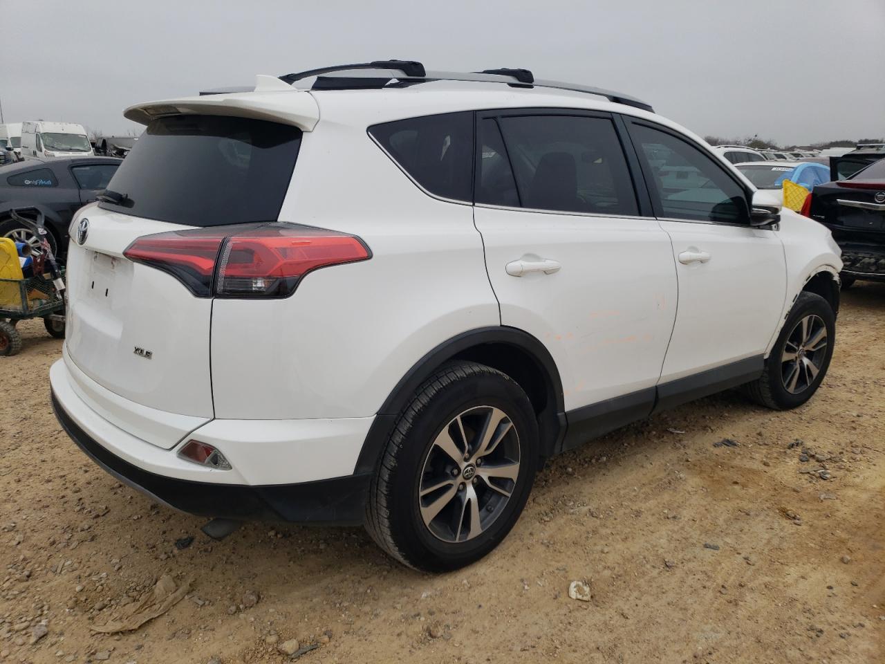 2017 TOYOTA RAV4 XLE - Фото 3