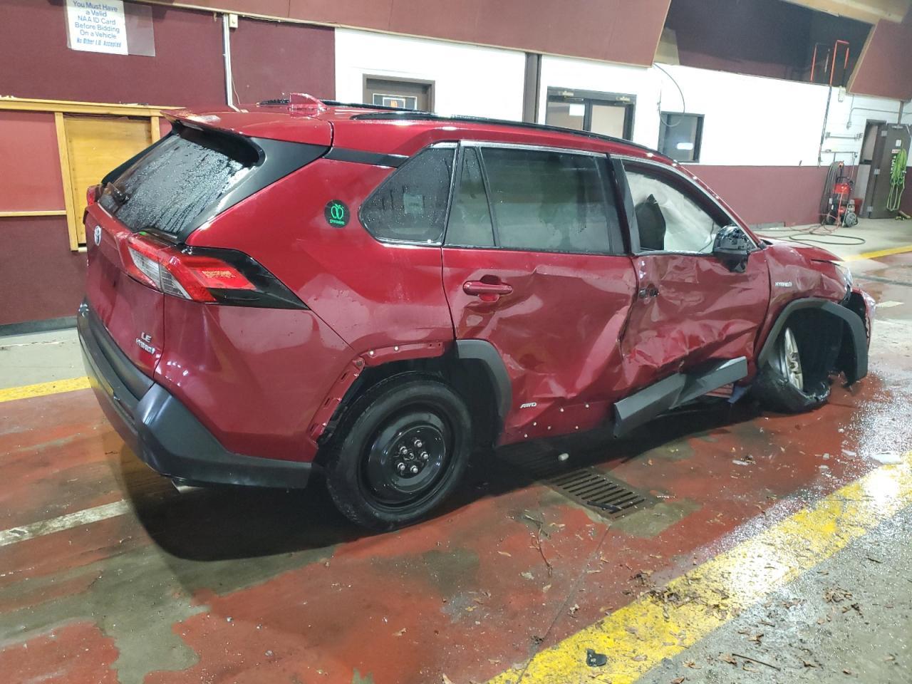 2021 TOYOTA RAV4 LE - Фото 3